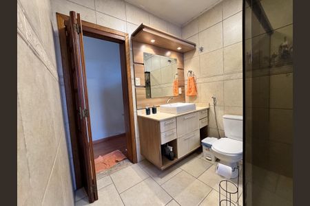 Casa à venda com 323m², 3 quartos e 2 vagasbanheiro 1