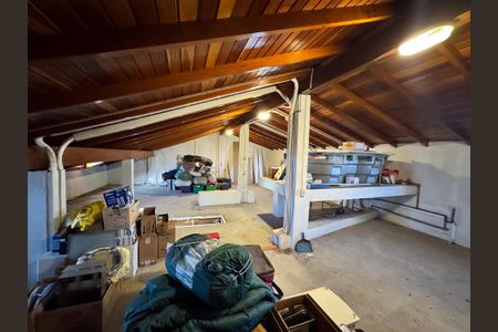 Casa à venda com 323m², 3 quartos e 2 vagassótão 