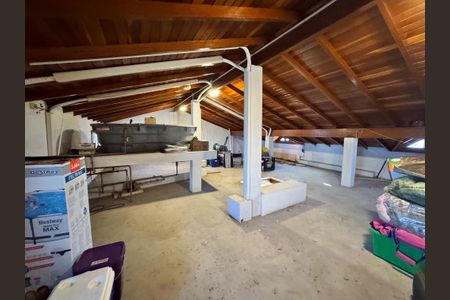 Casa à venda com 323m², 3 quartos e 2 vagassótão 