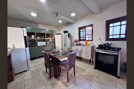 Casa à venda com 323m², 3 quartos e 2 vagasCozinha