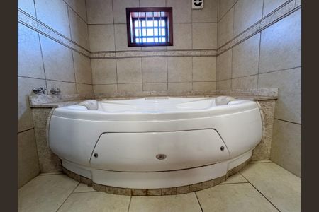 Casa à venda com 323m², 3 quartos e 2 vagasbanheiro 1