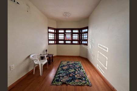Casa à venda com 323m², 3 quartos e 2 vagasCorredor