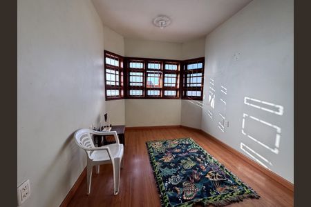 Casa à venda com 323m², 3 quartos e 2 vagasCorredor
