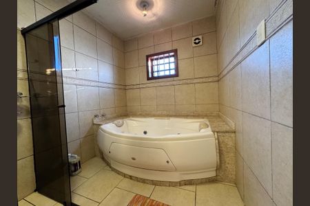 Casa à venda com 323m², 3 quartos e 2 vagasbanheiro 1