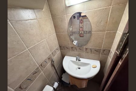 Casa à venda com 323m², 3 quartos e 2 vagasLavabo