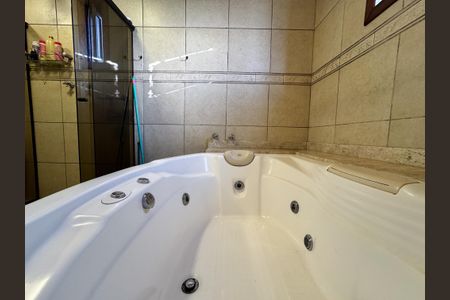 Casa à venda com 323m², 3 quartos e 2 vagasbanheiro 1