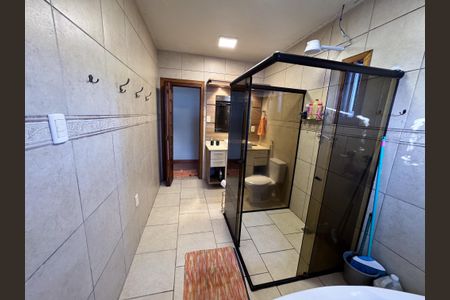 Casa à venda com 323m², 3 quartos e 2 vagasbanheiro 1