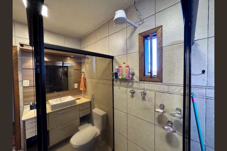 Casa à venda com 323m², 3 quartos e 2 vagasbanheiro 1