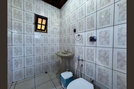 Casa à venda com 323m², 3 quartos e 2 vagasBanheiro Área comum