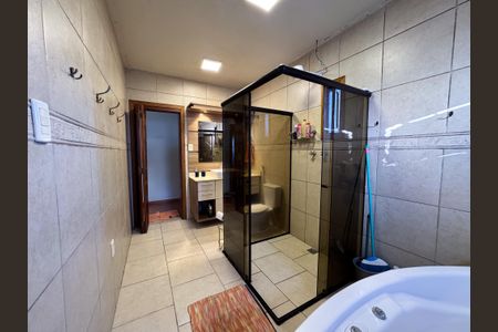 Casa à venda com 323m², 3 quartos e 2 vagasbanheiro 1