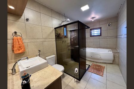Casa à venda com 323m², 3 quartos e 2 vagasbanheiro 1