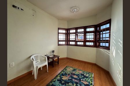 Casa à venda com 323m², 3 quartos e 2 vagasCorredor