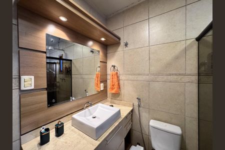 Casa à venda com 323m², 3 quartos e 2 vagasbanheiro 1