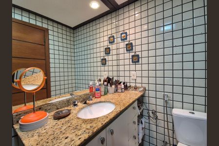 Casa de condomínio à venda com 200m², 3 quartos e 2 vagas Casa de condomínio à venda com 200m², 3 quartos e 2 vagasbanheiro da suite 2