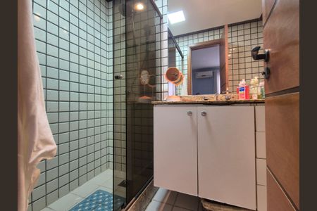 Casa de condomínio à venda com 200m², 3 quartos e 2 vagas Casa de condomínio à venda com 200m², 3 quartos e 2 vagasbanheiro da suite 2