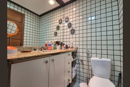 Casa de condomínio à venda com 200m², 3 quartos e 2 vagas Casa de condomínio à venda com 200m², 3 quartos e 2 vagasbanheiro da suite 2