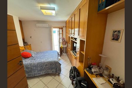 Casa de condomínio à venda com 200m², 3 quartos e 2 vagas Casa de condomínio à venda com 200m², 3 quartos e 2 vagasSuite 1