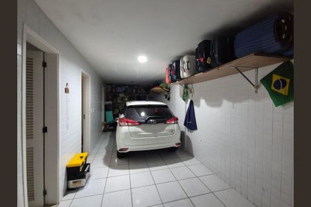 Casa de condomínio à venda com 200m², 3 quartos e 2 vagas Casa de condomínio à venda com 200m², 3 quartos e 2 vagasGaragem