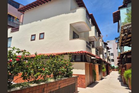 Casa de condomínio à venda com 200m², 3 quartos e 2 vagas Casa de condomínio à venda com 200m², 3 quartos e 2 vagasFachada do bloco