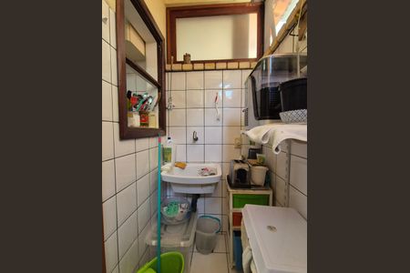 Casa de condomínio à venda com 200m², 3 quartos e 2 vagas Casa de condomínio à venda com 200m², 3 quartos e 2 vagasÁrea de Serviço