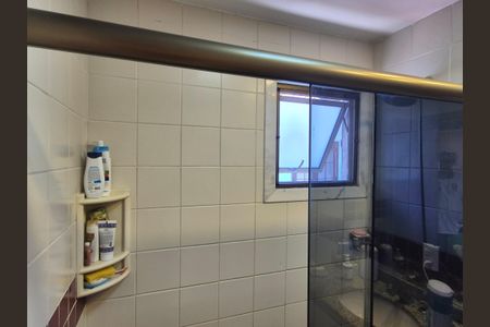 Casa de condomínio à venda com 200m², 3 quartos e 2 vagas Casa de condomínio à venda com 200m², 3 quartos e 2 vagasbanheiro da suite 1