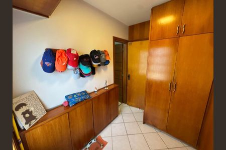 Casa de condomínio à venda com 200m², 3 quartos e 2 vagas Casa de condomínio à venda com 200m², 3 quartos e 2 vagasCloset da suíte 1