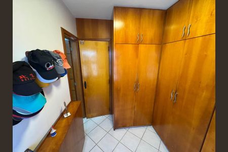 Casa de condomínio à venda com 200m², 3 quartos e 2 vagas Casa de condomínio à venda com 200m², 3 quartos e 2 vagasCloset da suíte 1