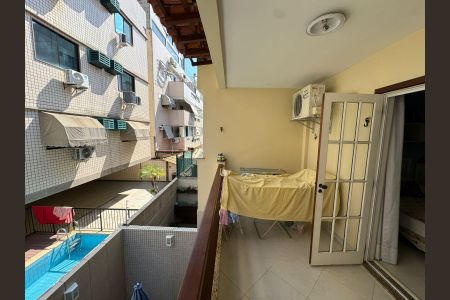 Casa de condomínio à venda com 200m², 3 quartos e 2 vagas Casa de condomínio à venda com 200m², 3 quartos e 2 vagasSuite 2 - varanda