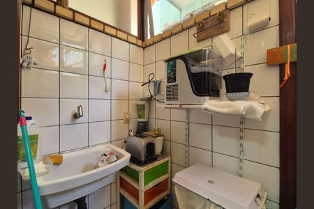 Casa de condomínio à venda com 200m², 3 quartos e 2 vagas Casa de condomínio à venda com 200m², 3 quartos e 2 vagasÁrea de Serviço