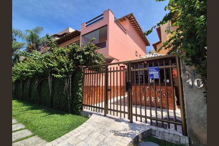 Casa de condomínio à venda com 200m², 3 quartos e 2 vagas Casa de condomínio à venda com 200m², 3 quartos e 2 vagasFachada e portaria