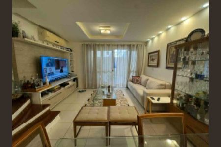 Casa de condomínio à venda com 200m², 3 quartos e 2 vagas Casa de condomínio à venda com 200m², 3 quartos e 2 vagasSala