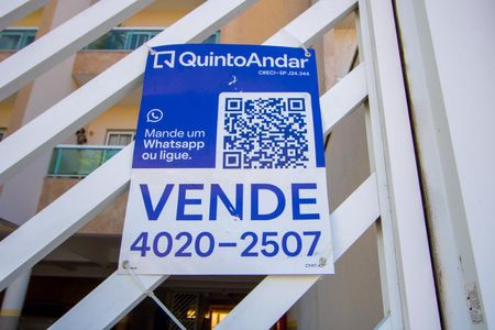 Apartamento à venda com 300m², 3 quartos e 2 vagas Apartamento à venda com 300m², 3 quartos e 2 vagasPlaquinha instalada na fachada