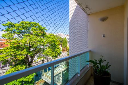 Apartamento à venda com 300m², 3 quartos e 2 vagas Apartamento à venda com 300m², 3 quartos e 2 vagasVaranda da sala