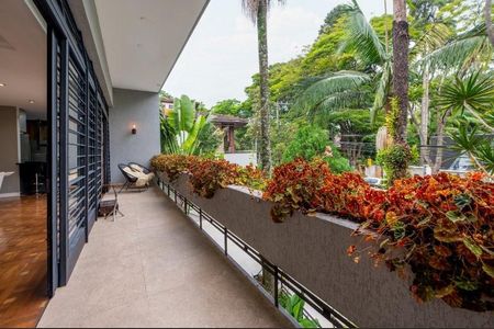 Casa à venda com 340m², 5 quartos e 6 vagas