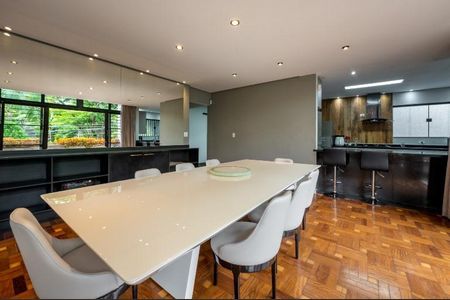 Casa à venda com 340m², 5 quartos e 6 vagas