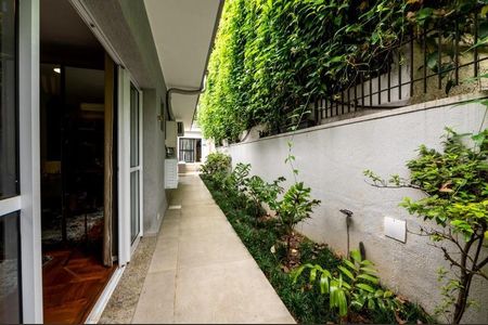 Casa à venda com 340m², 5 quartos e 6 vagas