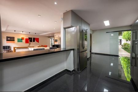 Casa à venda com 340m², 5 quartos e 6 vagas