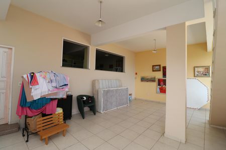 Casa à venda com 333m², 5 quartos e 4 vagasSalão de Festas