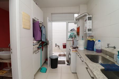 Casa à venda com 333m², 5 quartos e 4 vagasÁrea de Serviço 2