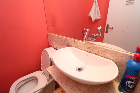 Casa à venda com 333m², 5 quartos e 4 vagasBanheiro de serviço 2