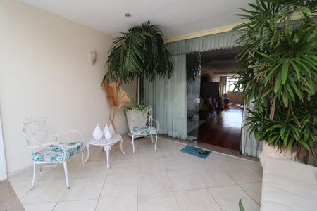 Casa à venda com 333m², 5 quartos e 4 vagasVaranda