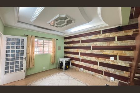 Casa à venda com 160m², 2 quartos e 1 vaga Casa à venda com 160m², 2 quartos e 1 vagaSala