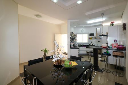 Casa à venda com 300m², 3 quartos e 4 vagas Casa à venda com 300m², 3 quartos e 4 vagasSala de Jantar