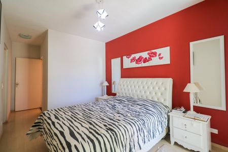 Casa à venda com 300m², 3 quartos e 4 vagas Casa à venda com 300m², 3 quartos e 4 vagasSuíte 1