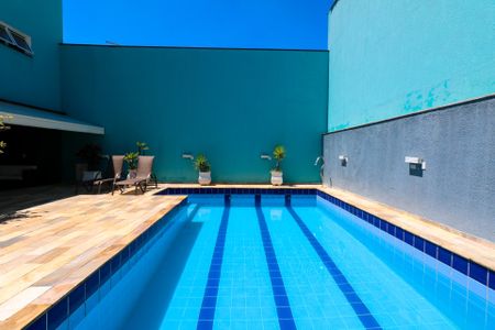 Casa à venda com 300m², 3 quartos e 4 vagas Casa à venda com 300m², 3 quartos e 4 vagasPiscina