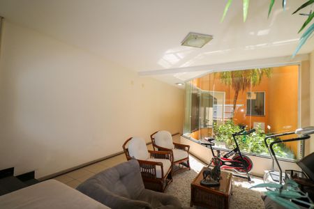 Casa à venda com 300m², 3 quartos e 4 vagas Casa à venda com 300m², 3 quartos e 4 vagasSala de Estar