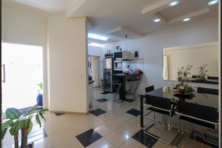 Casa à venda com 300m², 3 quartos e 4 vagas Casa à venda com 300m², 3 quartos e 4 vagasSala de Jantar