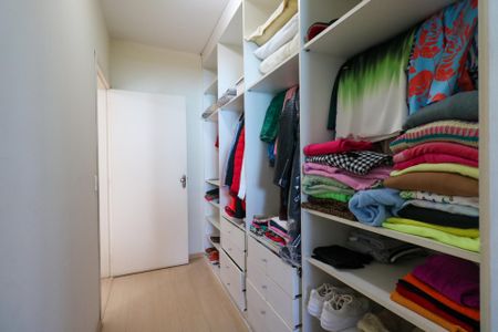 Casa à venda com 300m², 3 quartos e 4 vagas Casa à venda com 300m², 3 quartos e 4 vagasCloset da suíte 2