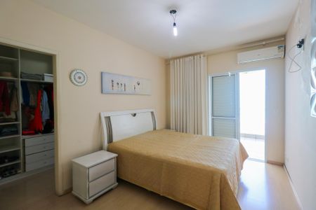 Casa à venda com 300m², 3 quartos e 4 vagas Casa à venda com 300m², 3 quartos e 4 vagasSuíte 2