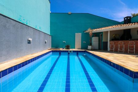 Casa à venda com 300m², 3 quartos e 4 vagas Casa à venda com 300m², 3 quartos e 4 vagasPiscina